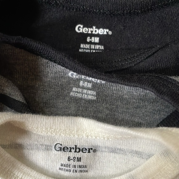 Bundle of Neutral Gerber Onesies Size 6-9 Months - Picture 6 of 6
